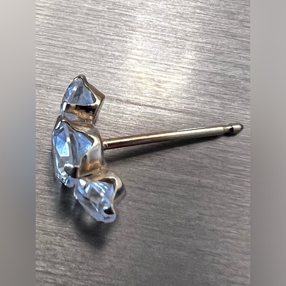 14k solid yellow gold single piercing earrings - Picture 3 of 5